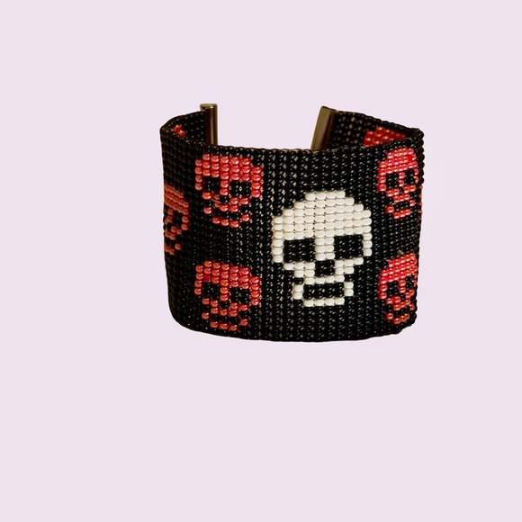 Handcrafted pink and white skulls on black seed bead bracelet adjustable - Picture 7 of 8